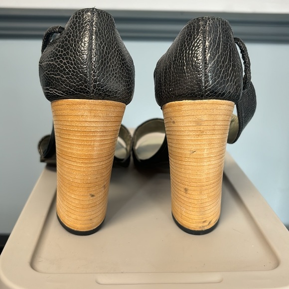 Gucci ankle strap heel size 8 1/2 - Picture 4 of 7